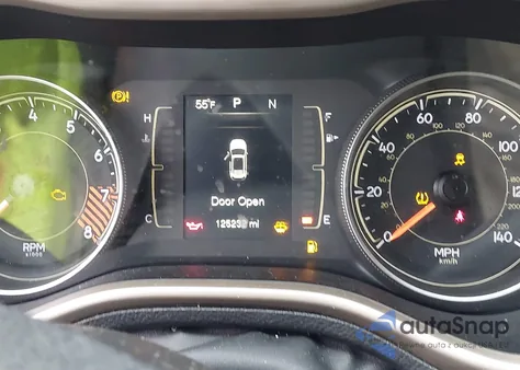 2015 Jeep Cherokee Latitude z USA, uszkodzony, nr VIN 1C4PJMCS6FW594812